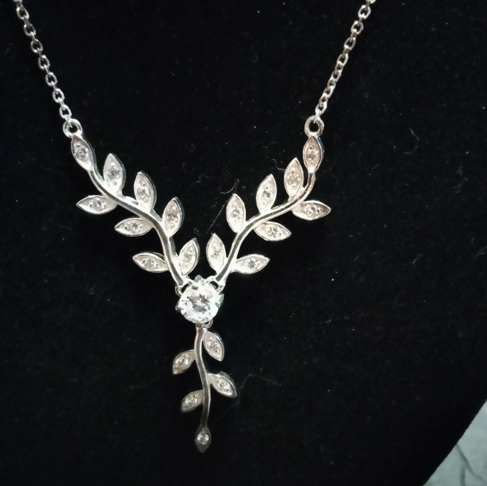 925 Silver necklace clear stones